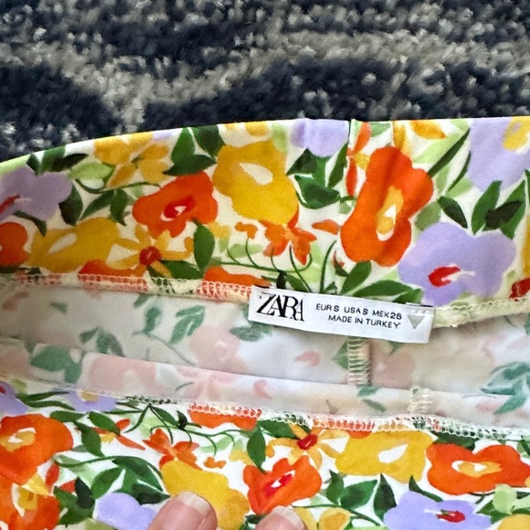 NWOT Zara Multicolor Floral Shorts sz small - Picture 2 of 3